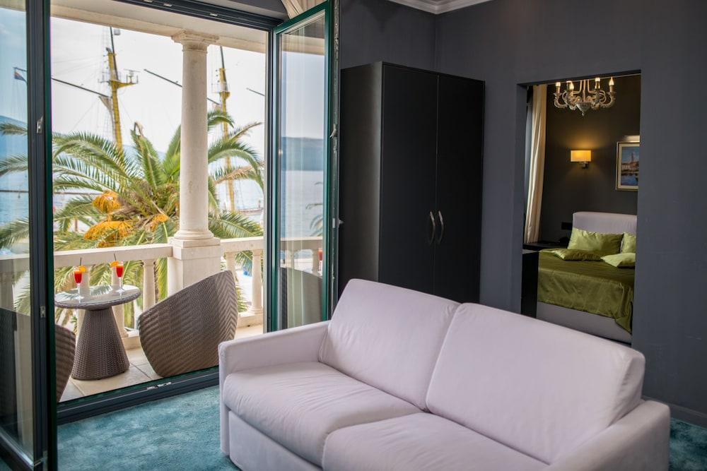 Hotel Astoria Tivat Exterior photo