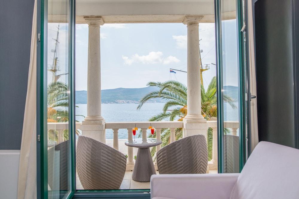 Hotel Astoria Tivat Exterior photo